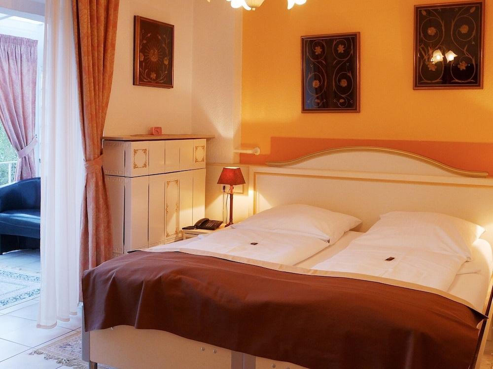 Haus Mooren, Garni Hotel Dusseldorf