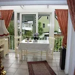 Haus Mooren, Garni