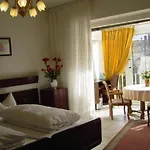 Haus Mooren, Garni