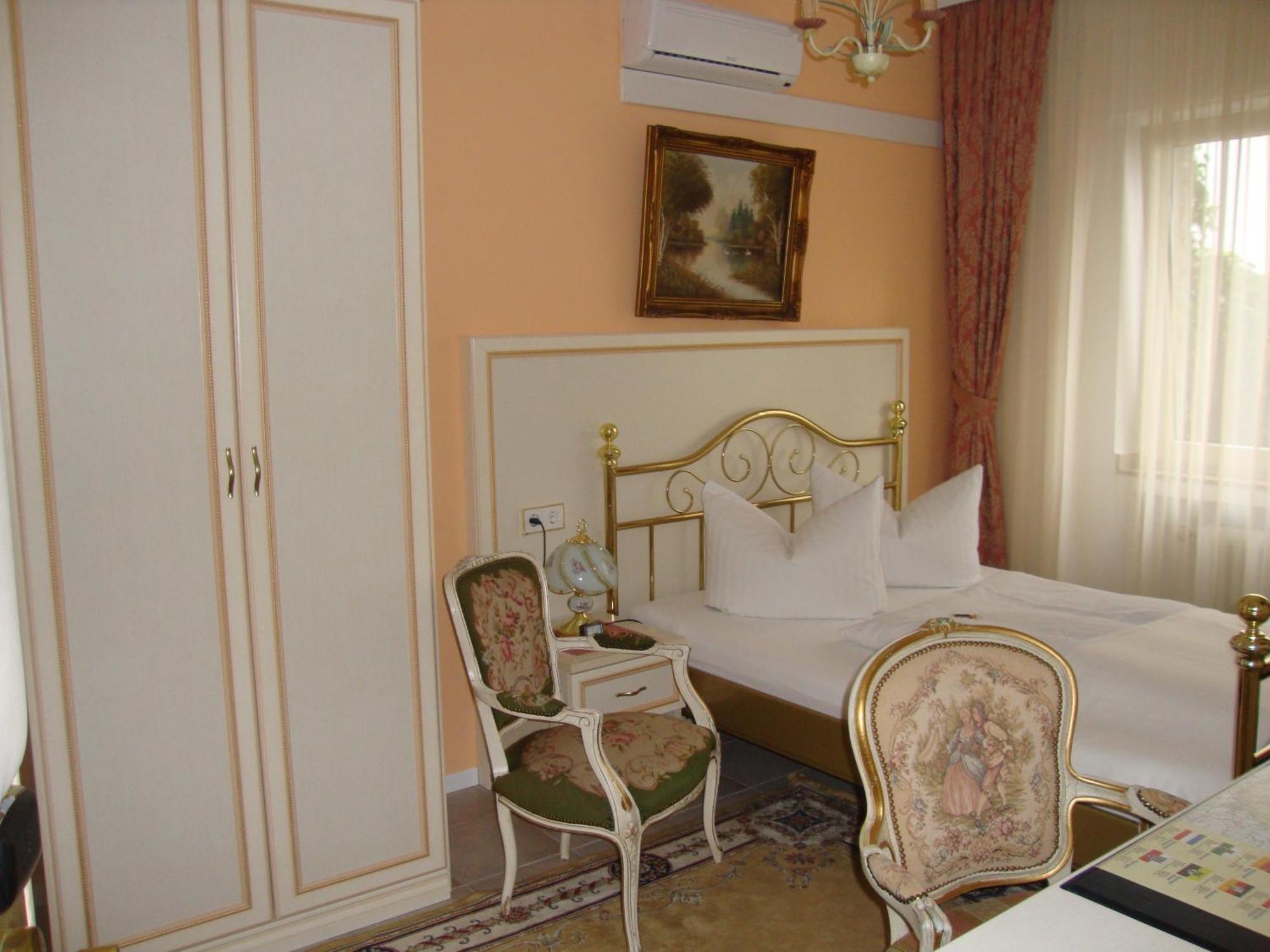 Haus Mooren, Garni